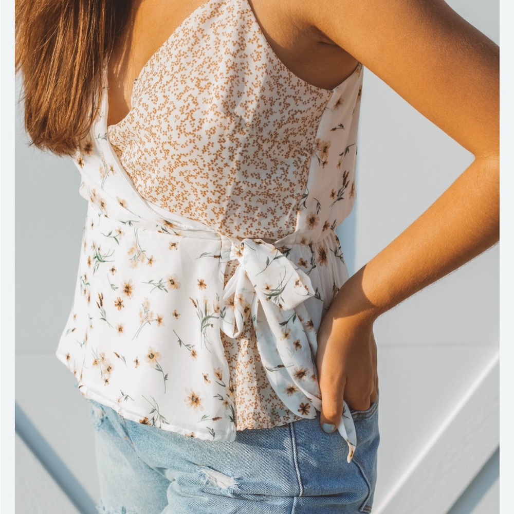 Paper Crane Anthropologie Floral Wrap Tank Medium Tie Front Chiffon Cottagecore - Picture 3 of 10